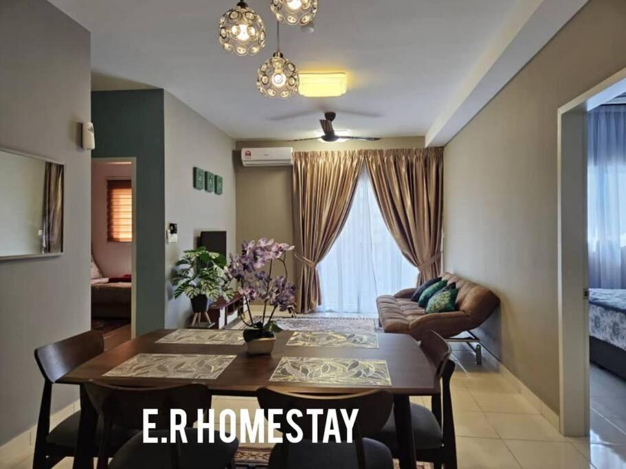 E. R Homestay 3R2B Nearby Klia セパン エクステリア 写真