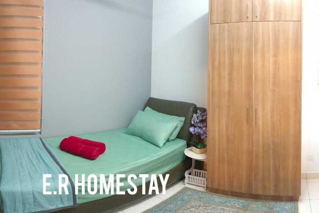 E. R Homestay 3R2B Nearby Klia セパン エクステリア 写真